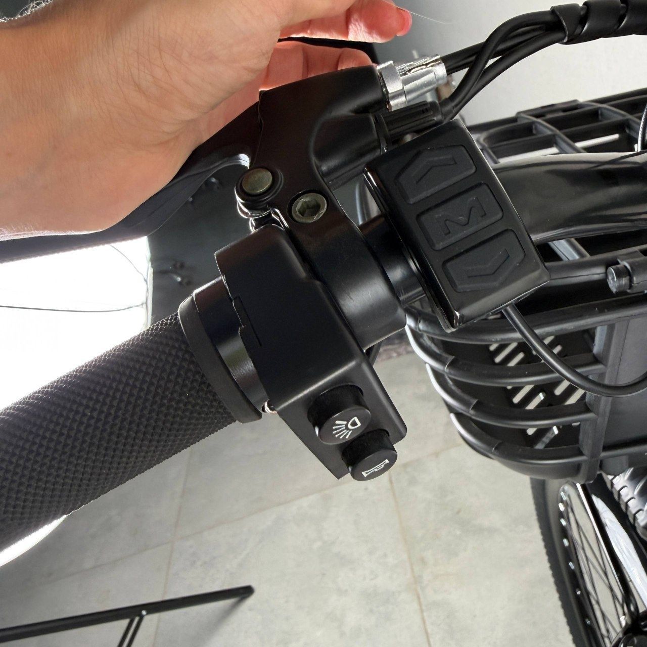 Электровелосипед EVOBIKE Vivo N1 600W 48V 13Ah белый, 26", Shimano 7 Speed, PAS-система, съемный АКБ, дисковые тормоза и LCD-дисплей 60136 фото